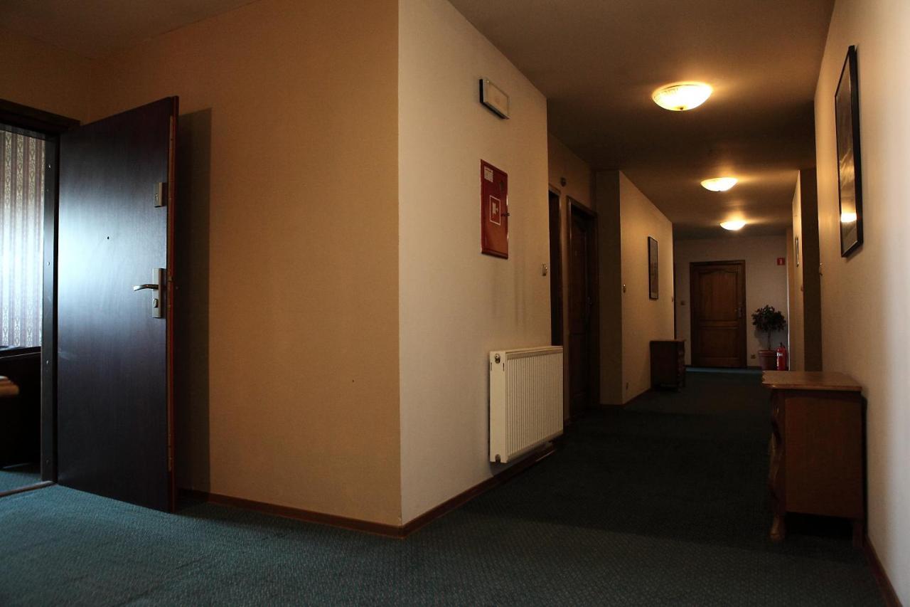 Katrina Aparthotel Ostrzeszow Exterior photo