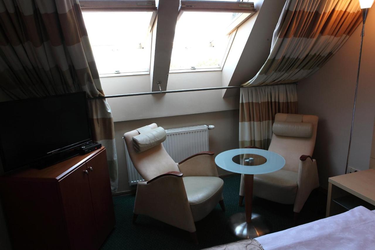 Katrina Aparthotel Ostrzeszow Exterior photo